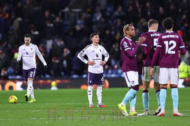 曼联2-2倒数第2!3连平跌英超第7 新帅无缘开门红 8500万新援双响 曼联2-2倒数第2!3连平跌英超第7 新帅无缘开门红 8500万新援双响